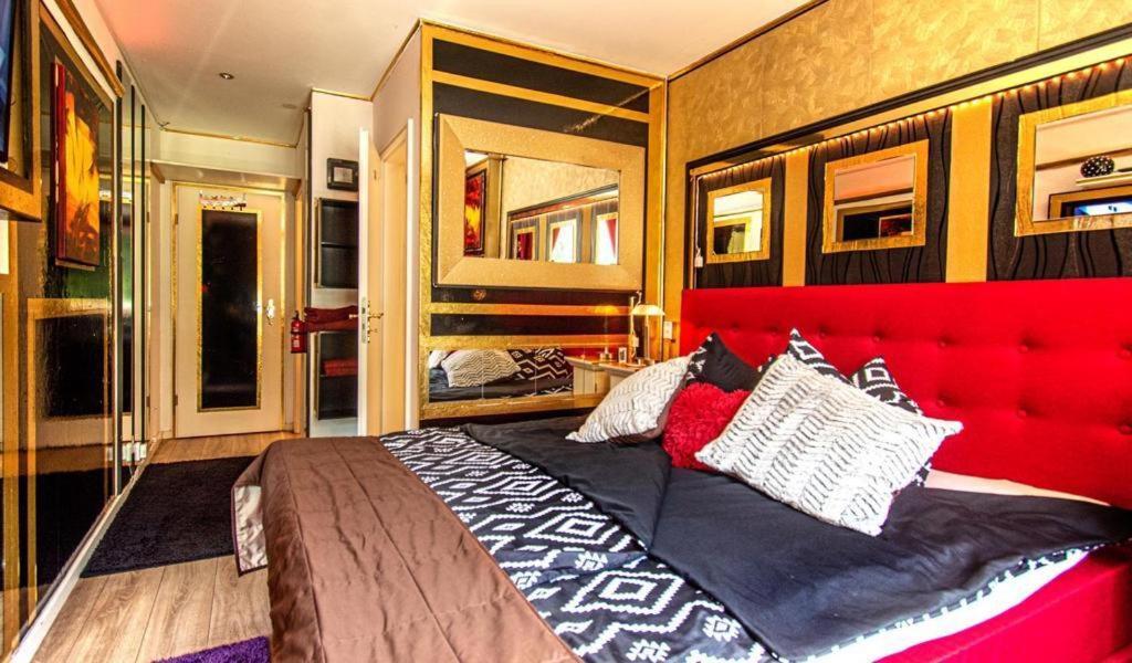 Chez-Ronny Hotell Hamburg Eksteriør bilde