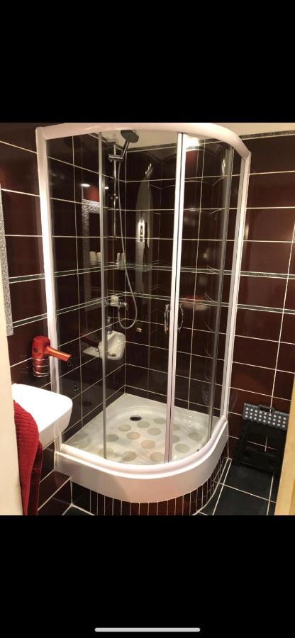 Chez-Ronny Hotell Hamburg Eksteriør bilde